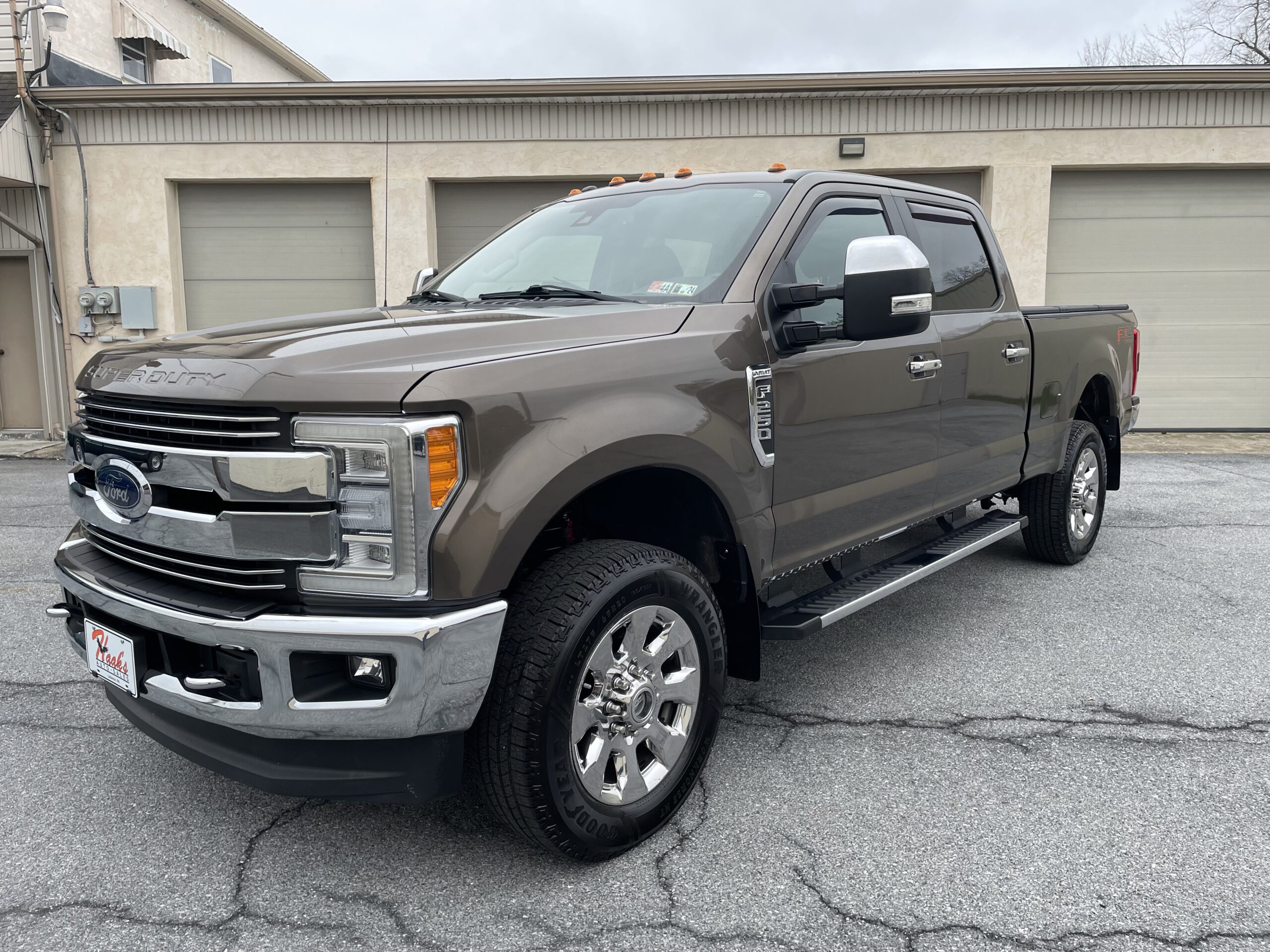 2017 Ford F250 4×4 Crew Cab Lariat FX4